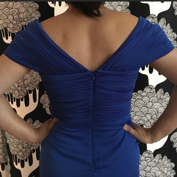 Gorgeous Tadashi Shoji  Iridescent Blue Evening Gown 8 - Picture 7 of 12